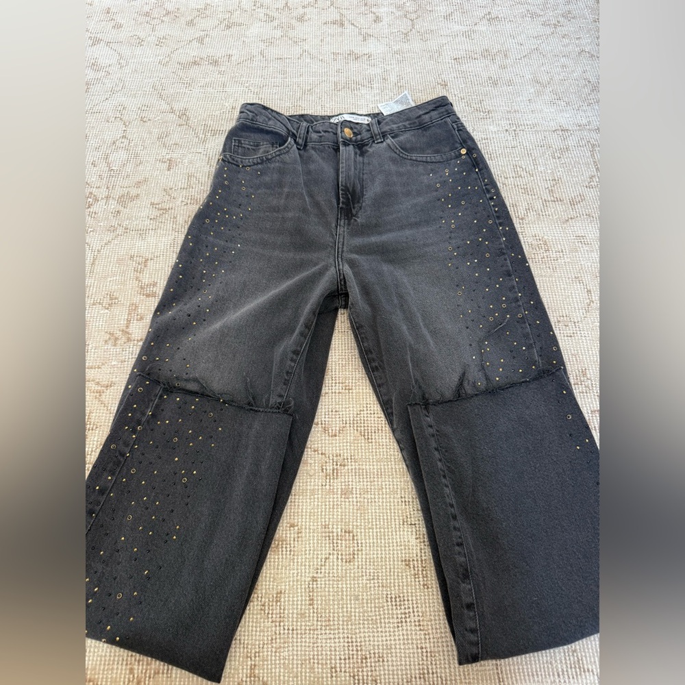 Zara Black Jeans 
black and gold embellishments 
Size 4
Excellent condition